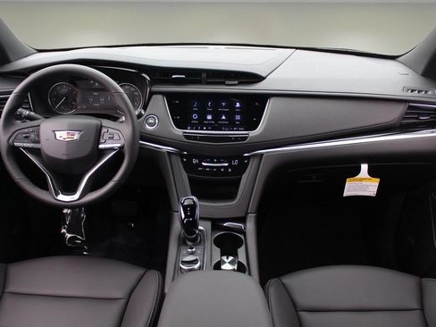 New 2025 Cadillac XT6 Luxury image 15