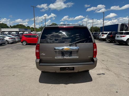Used 2012 Chevrolet Suburban LT w/ Luxury Package AWD/4WD image 4