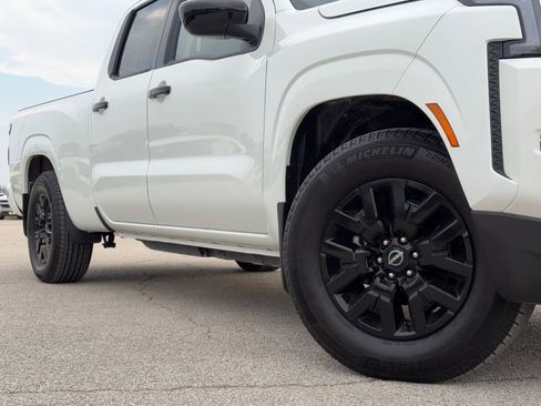 Used 2024 Nissan Frontier SV w/ Technology Package image 2