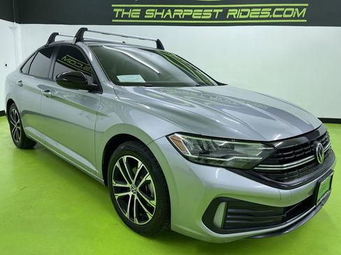 Used 2022 Volkswagen Jetta Sport image 2