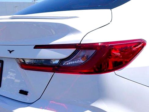 Used 2025 Toyota Camry SE w/ Convenience Package FWD image 5