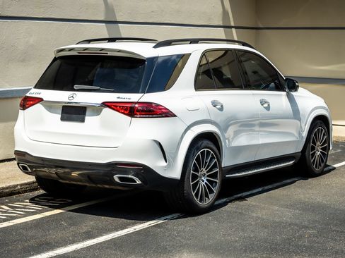 Used 2021 Mercedes-Benz GLE 350 4MATIC w/ AMG Line Exterior image 7