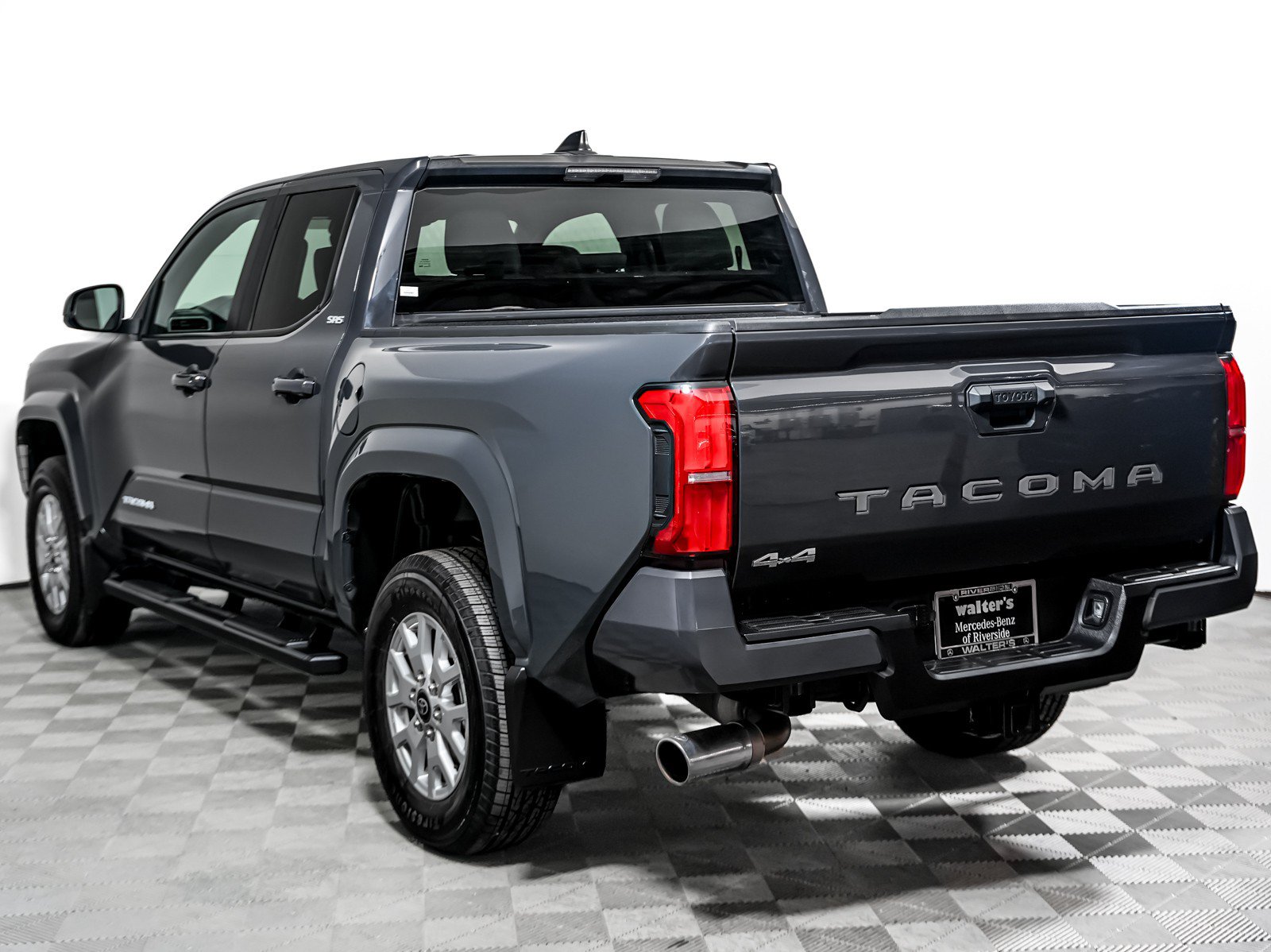 Used 2025 Toyota Tacoma SR5 AWD/4WD image 2