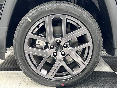 New 2026 Jeep Compass Latitude image 8