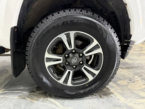 Used 2017 Toyota Tacoma TRD Off-Road image 29