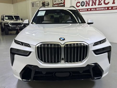 Used 2023 BMW X7 xDrive40i w/ M Sport Package AWD/4WD image 3