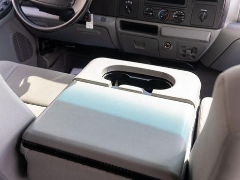 Used 2005 Ford F350 XL image 39