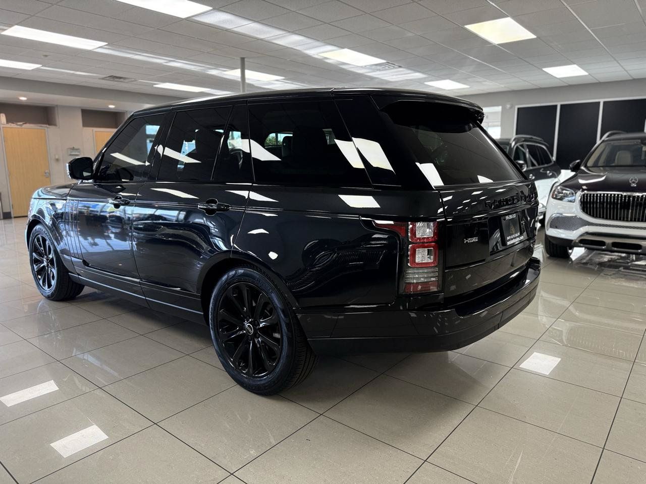 Used 2014 Land Rover Range Rover HSE AWD/4WD image 2