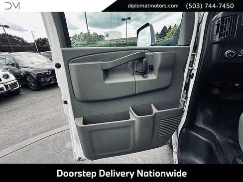 Used 2021 Chevrolet Express 4500 Extended w/ Power Convenience Package RWD image 21