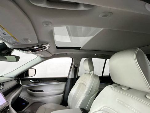 Used 2022 Jeep Grand Cherokee Overland image 23