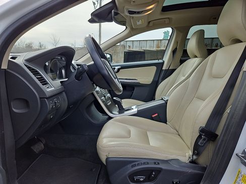 Used 2016 Volvo XC60 T6 w/ Protection Package image 13