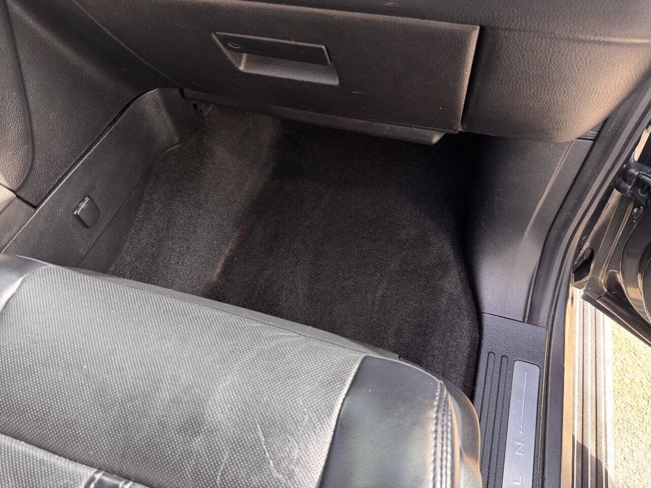 Used 2017 Lincoln Navigator Select RWD image 18