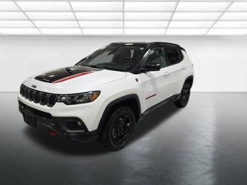Used 2023 Jeep Compass Trailhawk w/ Trailhawk Convenience Group AWD/4WD image 8