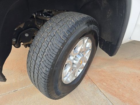 Used 2023 Chevrolet Silverado 2500 LT AWD/4WD image 30