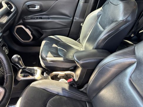 Used 2016 Jeep Renegade Limited FWD image 19