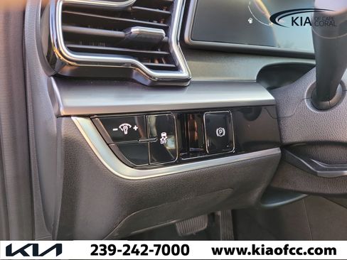 Used 2025 Kia Sportage EX FWD image 22