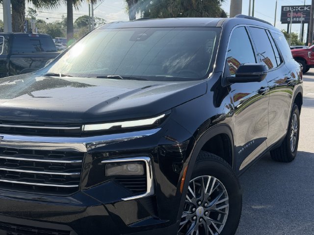 Used 2026 Chevrolet Traverse LT w/ Driver Confidence Package FWD image 2