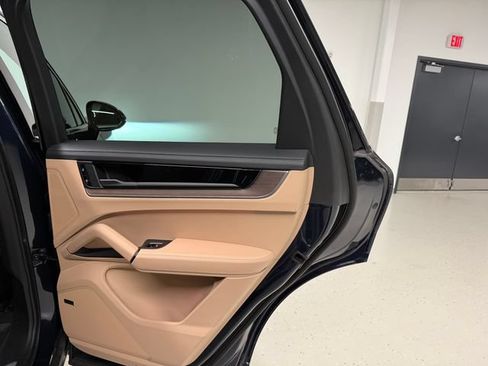 Certified 2026 Porsche Cayenne E-Hybrid AWD/4WD image 40