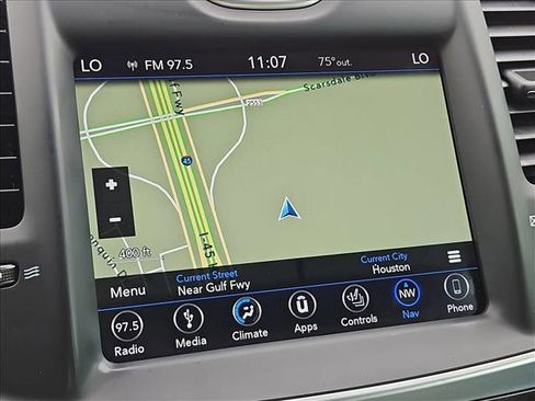 Used 2018 Chrysler 300 Touring L image 13