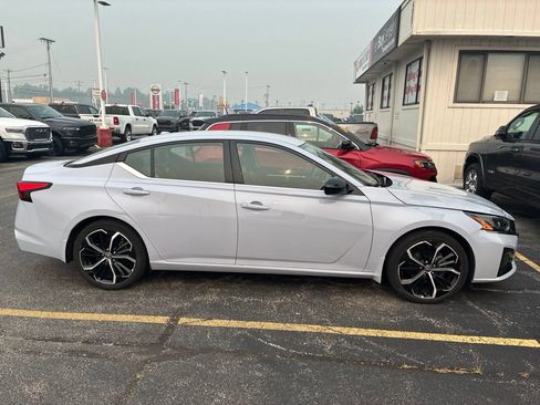 Certified 2023 Nissan Altima 2.5 SR FWD image 3