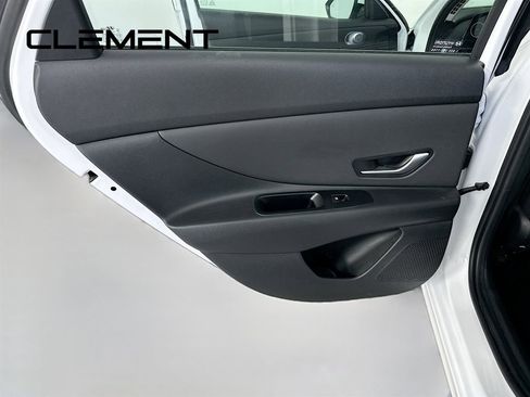Used 2025 Hyundai Elantra SEL image 31