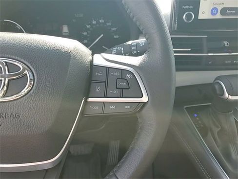 Used 2025 Toyota Sienna XLE w/ XLE Plus Package image 17