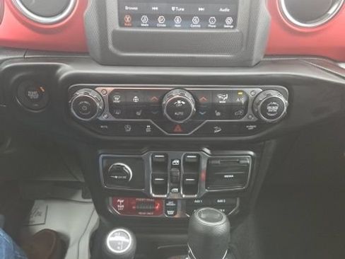 Used 2021 Jeep Wrangler Unlimited Rubicon w/ Dual Top Group AWD/4WD image 18