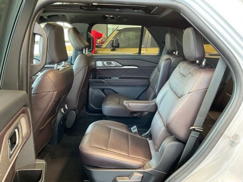 Used 2025 Ford Explorer Platinum w/ LUX Leather Package AWD/4WD image 24