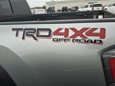 Used 2023 Toyota Tacoma TRD Off-Road w/ TRD Premium Off Road Package AWD/4WD image 7
