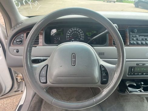 Used 2000 Lincoln Town Car Executive RWD image 22