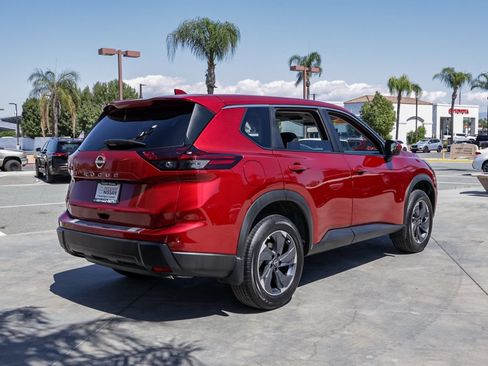Used 2026 Nissan Rogue SV FWD image 4