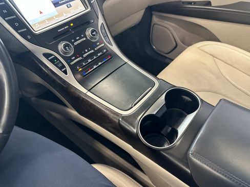 Used 2016 Lincoln MKX Reserve w/ Driver Assistance Package image 22