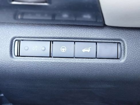 New 2026 Nissan Pathfinder SL w/ SL Premium Package (P04) FWD image 19