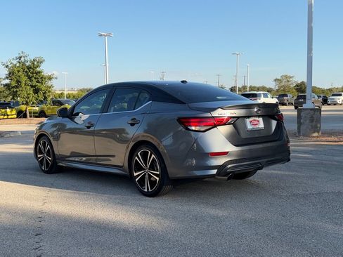 Used 2023 Nissan Sentra SR w/ SR Premium Package FWD image 6