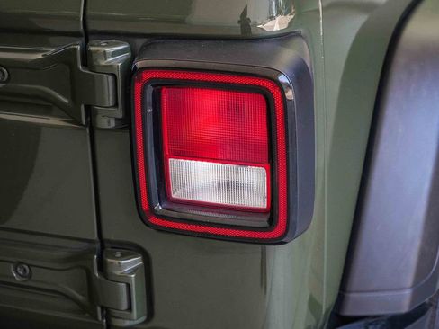 Used 2022 Jeep Wrangler Unlimited Sport AWD/4WD image 7