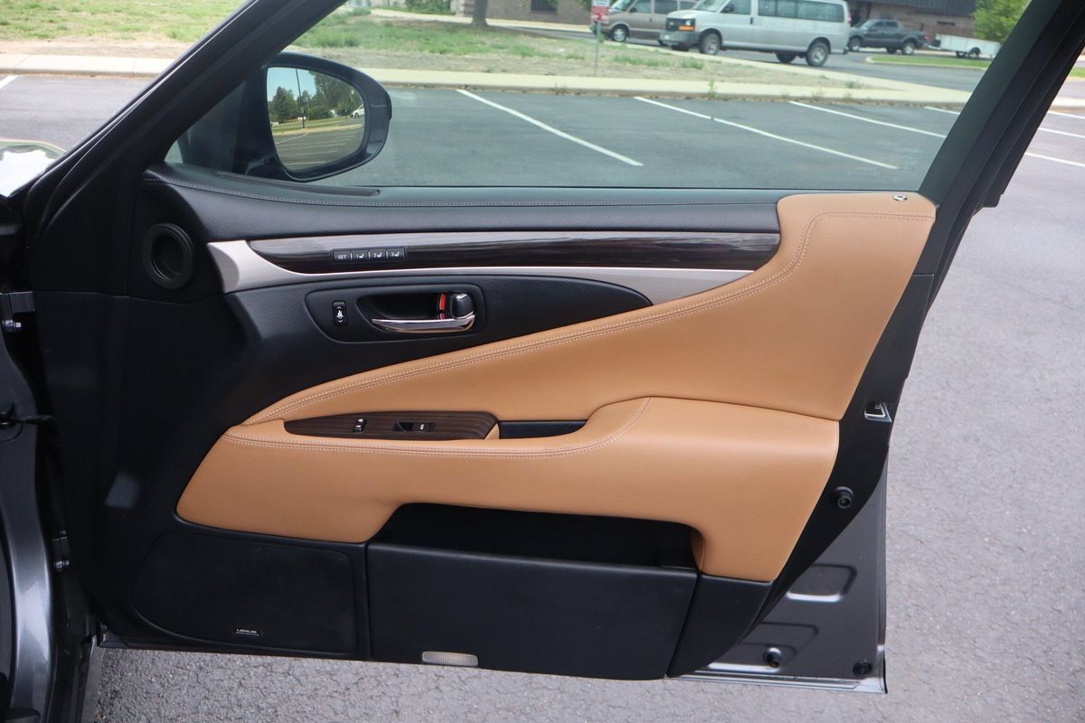 Used 2014 Lexus LS 460 AWD w/ Comfort Package image 26