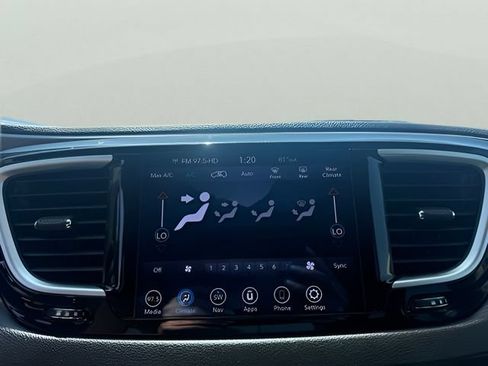 Used 2020 Chrysler Pacifica Touring w/ Advanced Safetytec Group FWD image 21