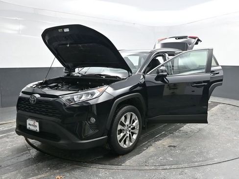 Used 2021 Toyota RAV4 XLE Premium image 37