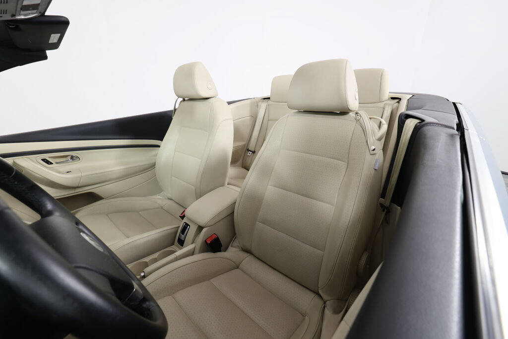 Used 2008 Volkswagen Eos 2.0T FWD image 12
