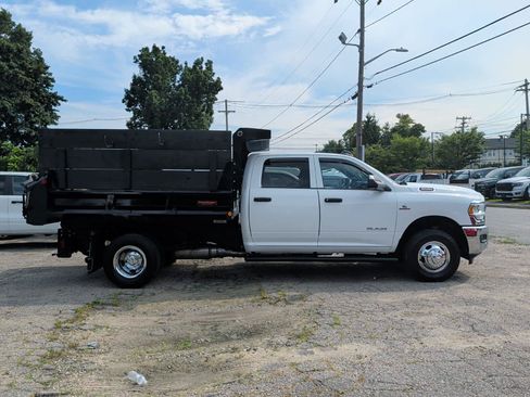 Used 2022 RAM 3500 Tradesman w/ Chrome Appearance Group AWD/4WD image 7