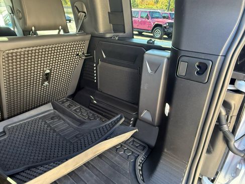 Used 2024 Land Rover Defender 110 S image 36