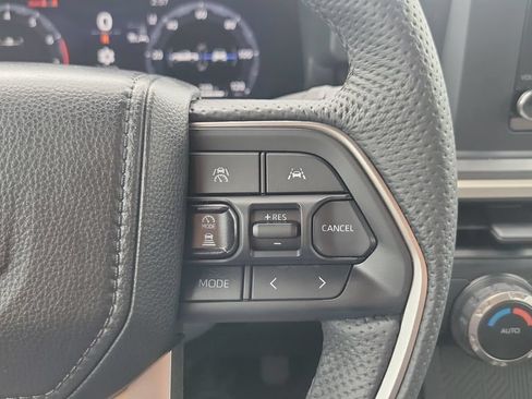 Certified 2025 Toyota Tacoma TRD Off-Road AWD/4WD image 21