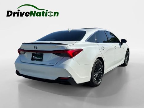 Used 2021 Toyota Avalon XSE image 5