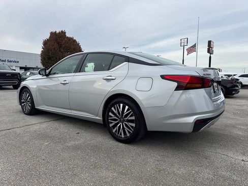 Used 2023 Nissan Altima 2.5 SV image 3