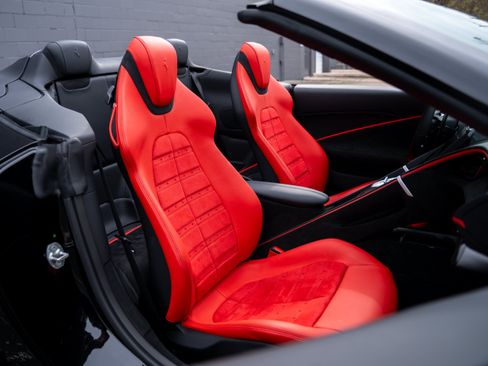 Used 2025 Ferrari Roma Spider RWD image 22