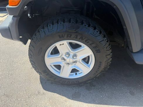 Used 2020 Jeep Gladiator Sport w/ Quick Order Package 24S AWD/4WD image 3