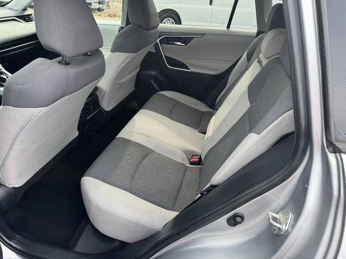 Used 2020 Toyota RAV4 XLE FWD image 10