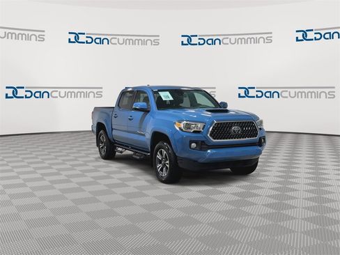 Used 2019 Toyota Tacoma TRD Off-Road image 2