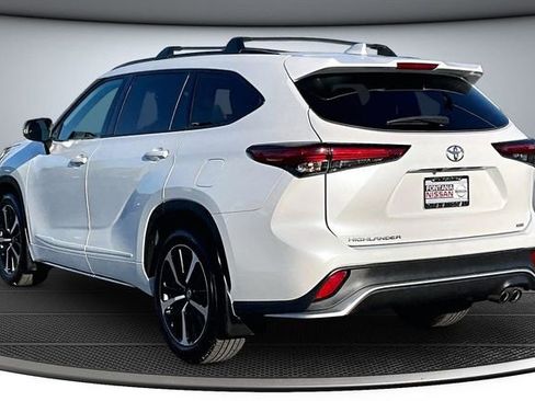 Used 2022 Toyota Highlander XSE image 4