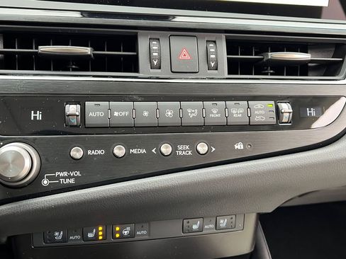 New 2025 Lexus ES 350 w/ Premium Package image 19